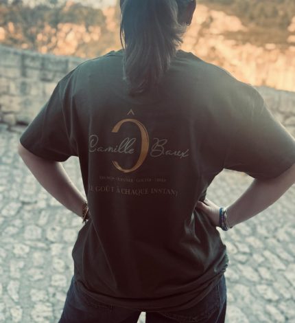 dos-serveuse-restaurant